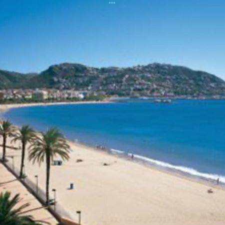 Bel Appartement Roses Plage Exterior foto
